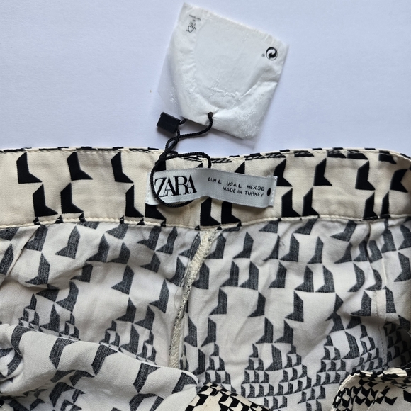 NWT, ZARA Black and Cream Geometric Pattern Pants. SIZE L - Picture 4 of 11